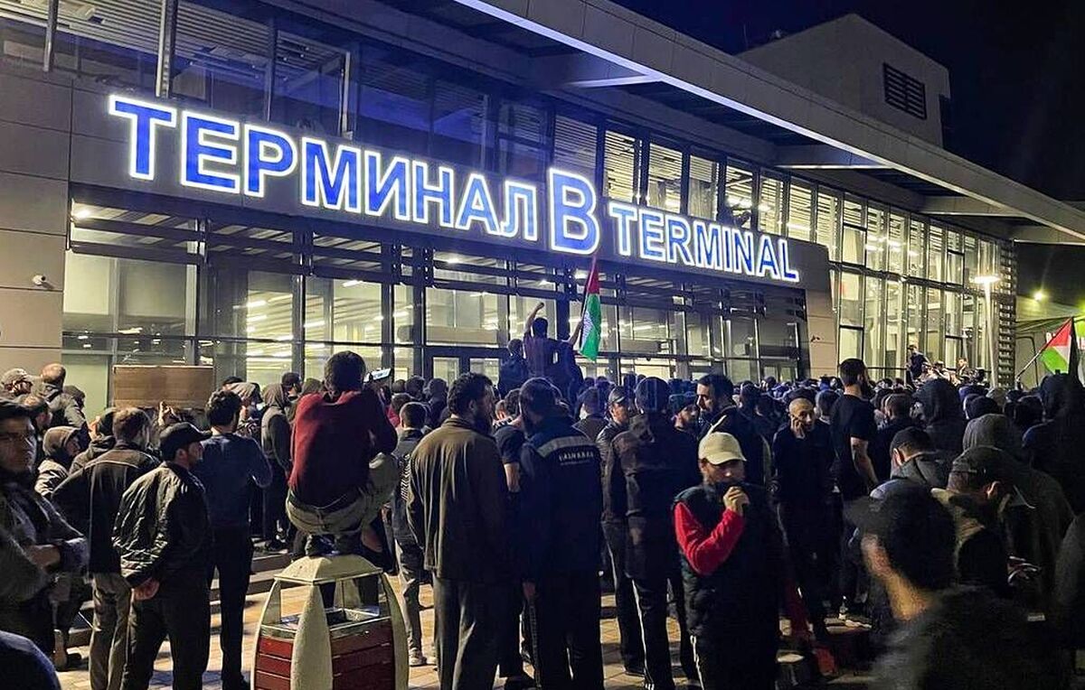 در مخاچقلعه چه خبر است ؟ | اعتراض مردم داغستان به ورود یک هواپیمای اسرائیل