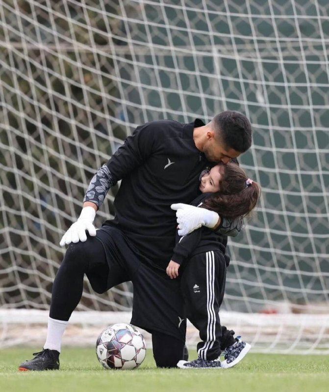 عکس | تمرین پدر و دختری کاپیتان استقلال عکس | تمرین پدر و دختری کاپیتان استقلال