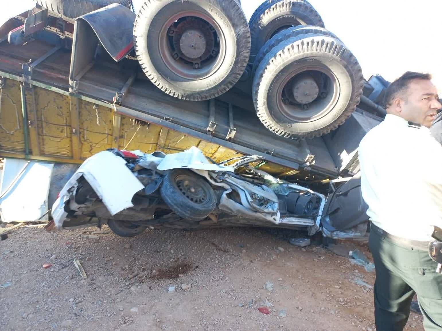 عکس | تصویر عجیب از پراید پرس شده و کامیون زیر و رو شده! عکس | تصویر عجیب از پراید پرس شده و کامیون زیر و رو شده!