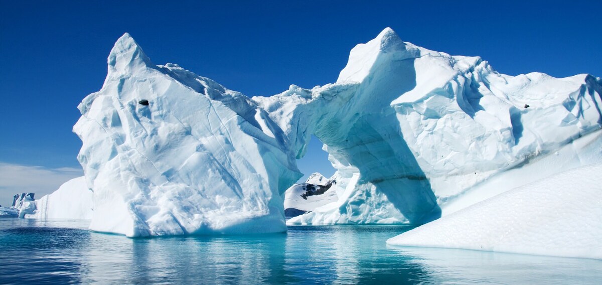 عکس | بزرگترین کوه یخ جهان به راه افتاد