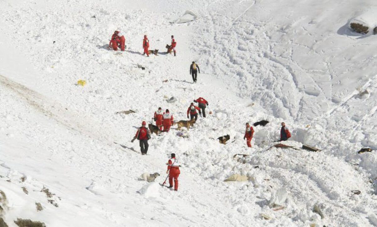 آخرین وضعیت عملیات کشف و انتقال اجساد کوهنوردان اشترانکوه