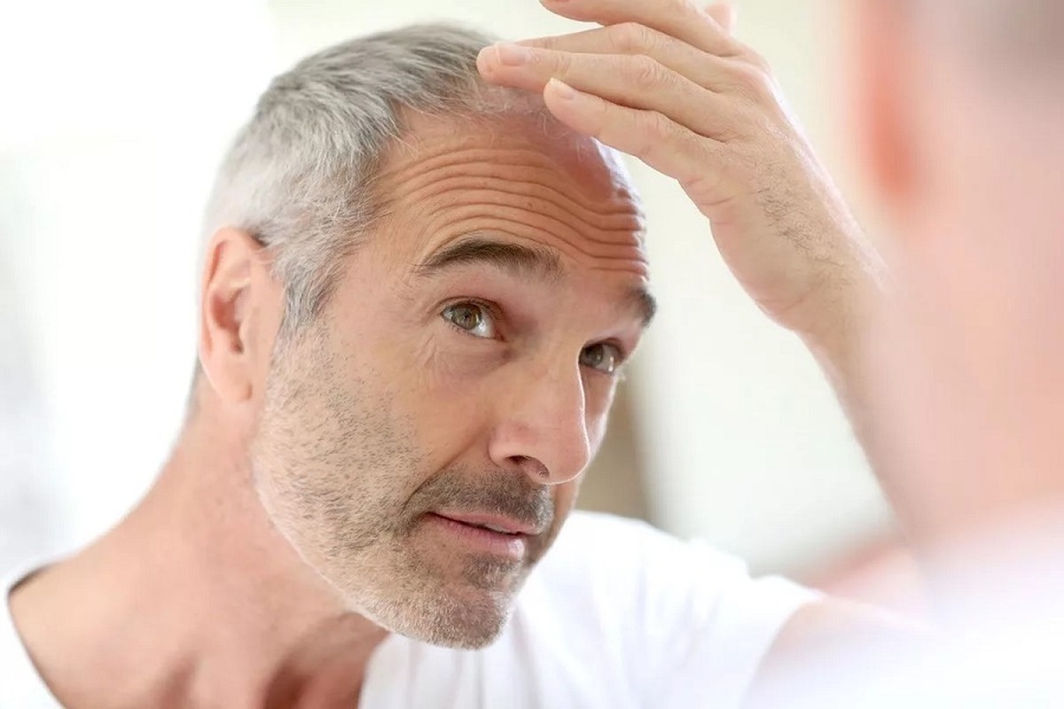 چه عواملی باعث سفید شدن مو می‌شوند؟