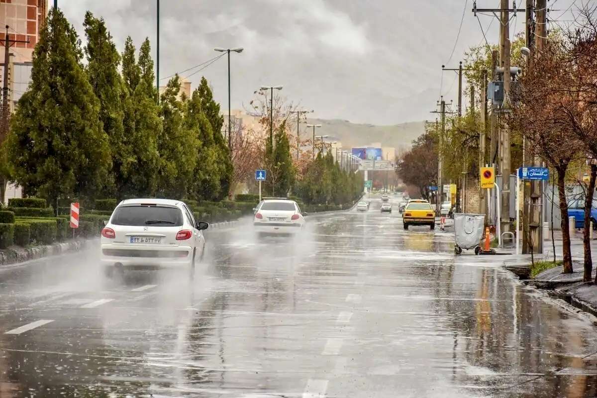 بارش‌های رگباری در راه تهران و ۱۳ استان کشور