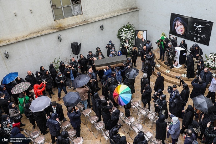 عکس | بانو در خانه ابدی آرمید | حضور هنرمندان در مراسم تشییع بیتا فرهی