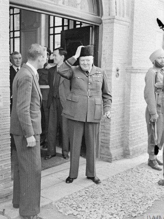 عکس | این کلاه را هم ایرانیها سر چرچیل گذاشتند عکس | این کلاه را هم ایرانیها سر چرچیل گذاشتند