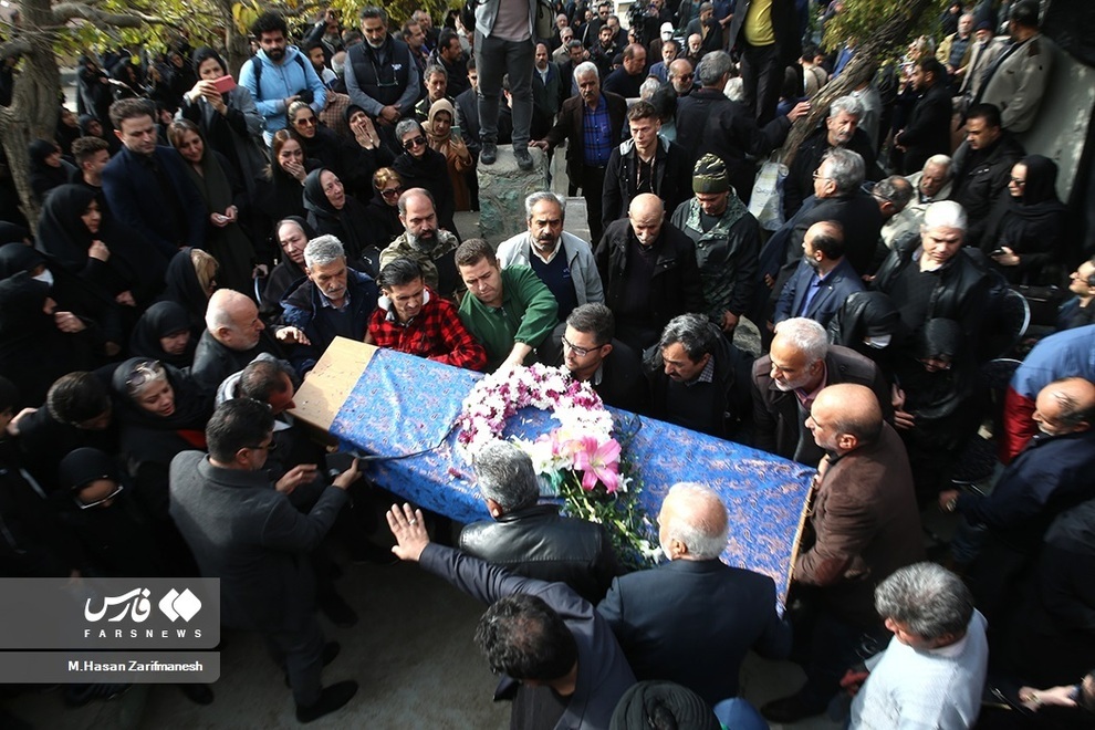 عکس | مراسم تشییع پروانه معصومی | هنرمندان و چهره‌ها نیامدند