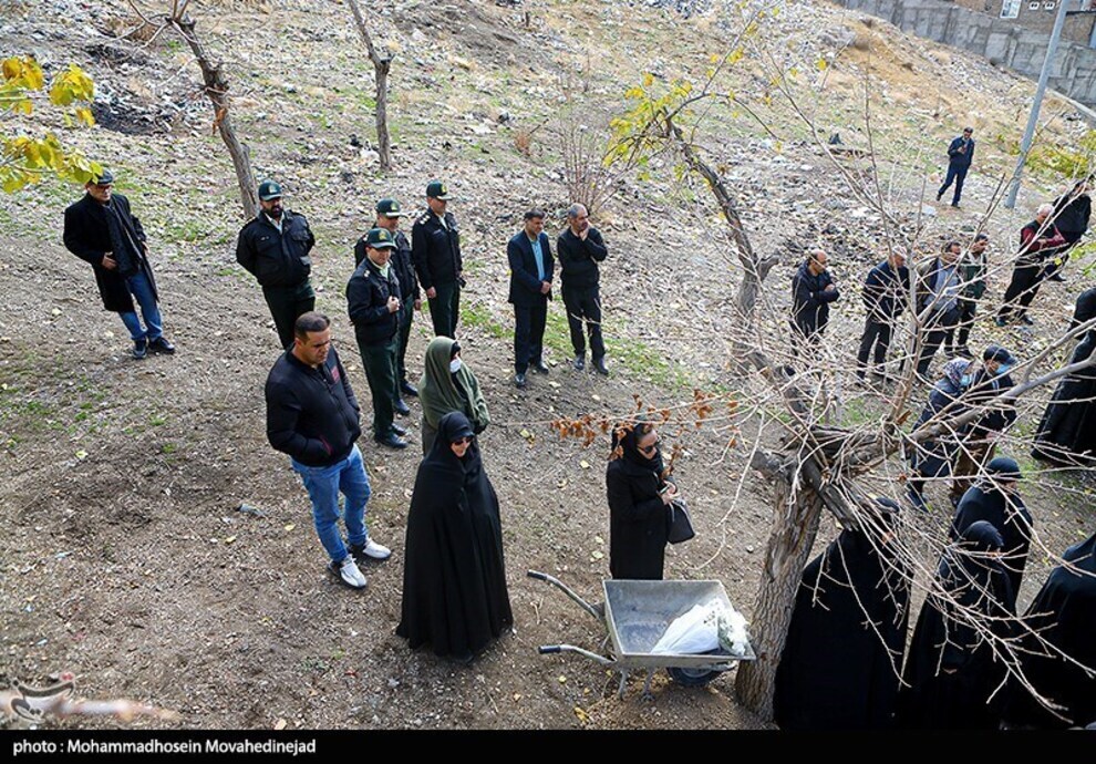 عکس | مراسم تشییع پروانه معصومی | هنرمندان و چهره‌ها نیامدند