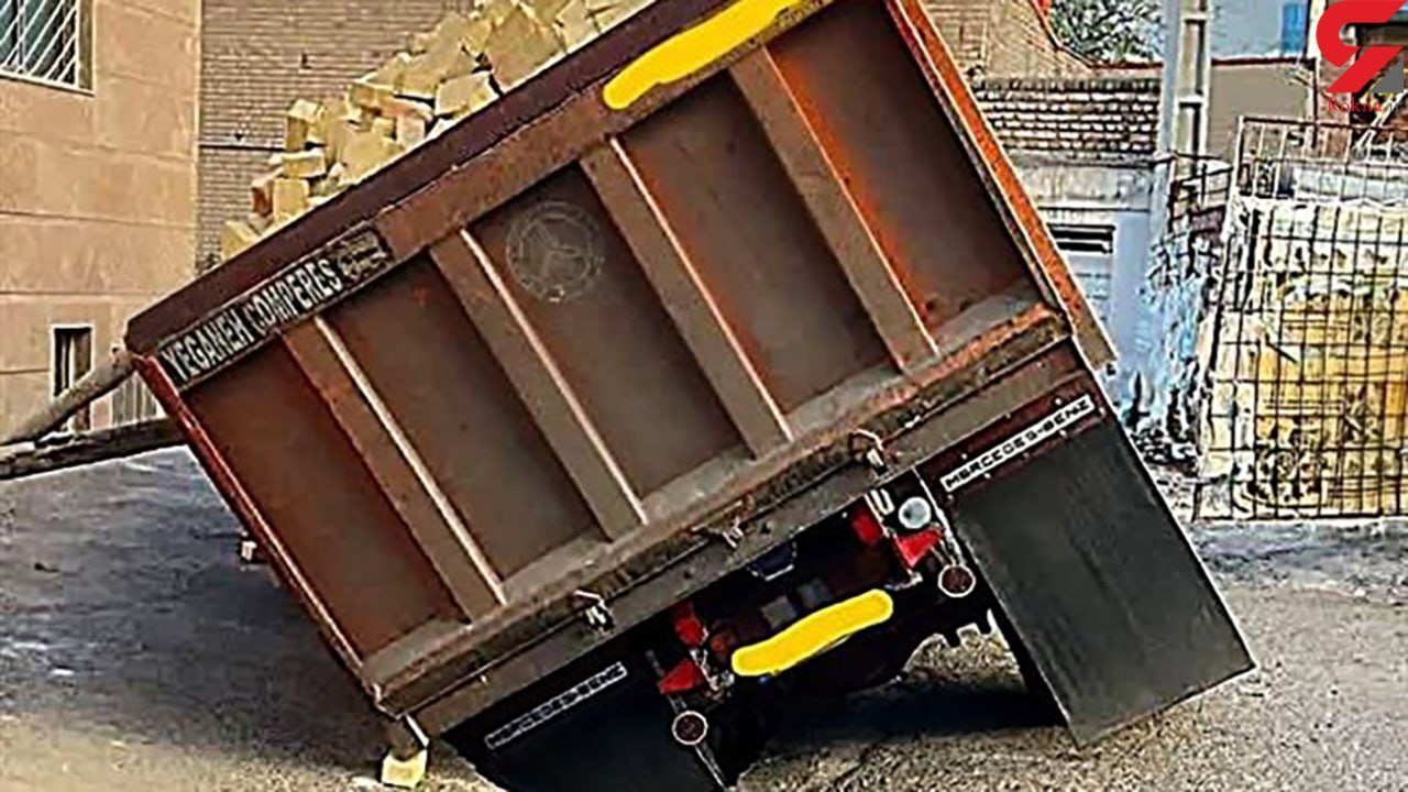 عکس | زمین در زنجان یک کامیون را بلعید!