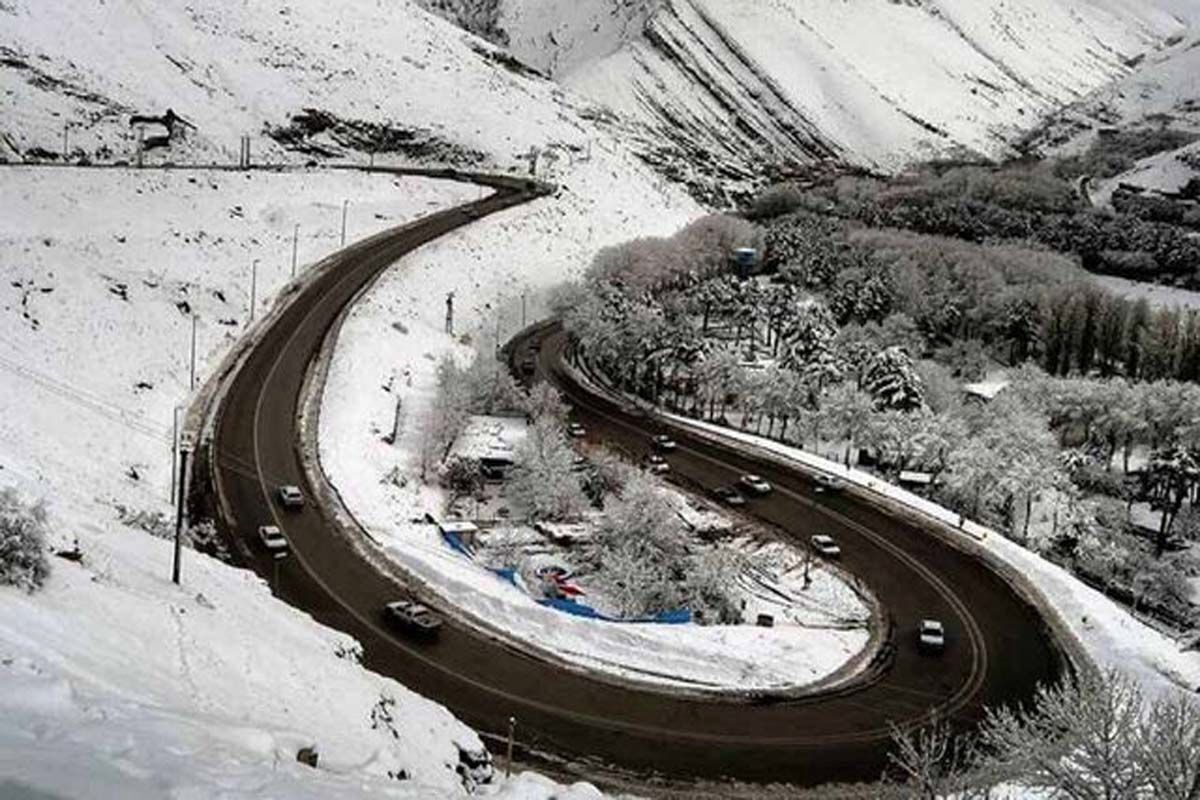 آخرین وضعیت جاده چالوس و آزادراه شمال و راه‌های کشور: بارندگی در جاده‌های ۱۸ استان