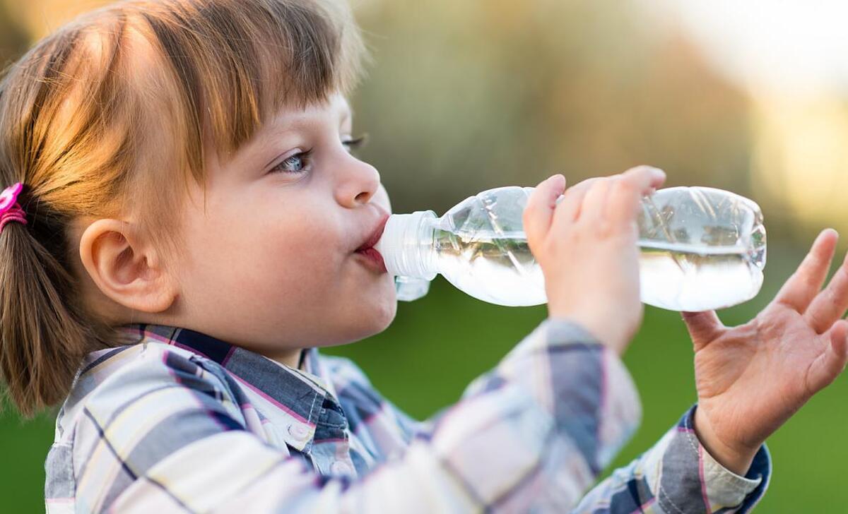 اینفوگرافی | کودکان روزانه چقدر باید آب بنوشند