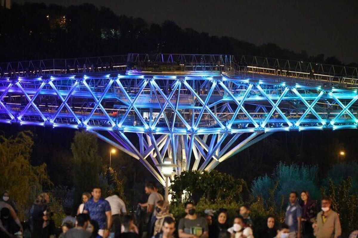 حرکت نمادین شهرداری تهران | پل طبیعت امشب رنگی می‌شود