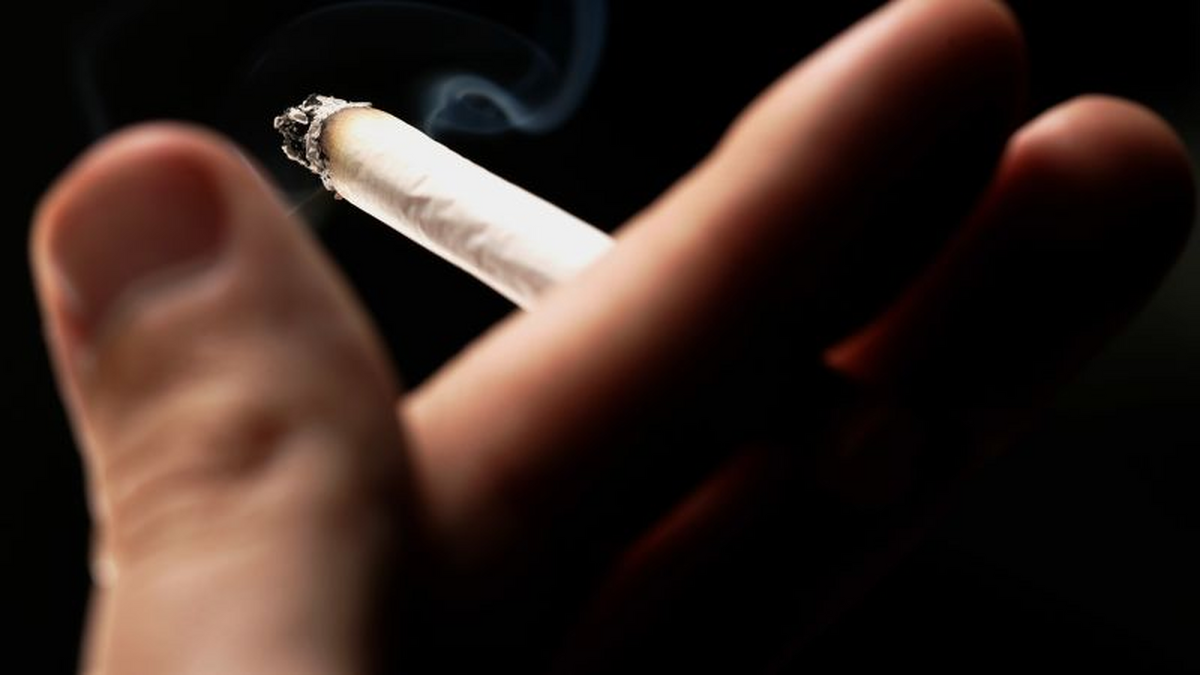 چرا زنان بیشتر از مردان به سیگار کشیدن اعتیاد پیدا می‌کنند؟
