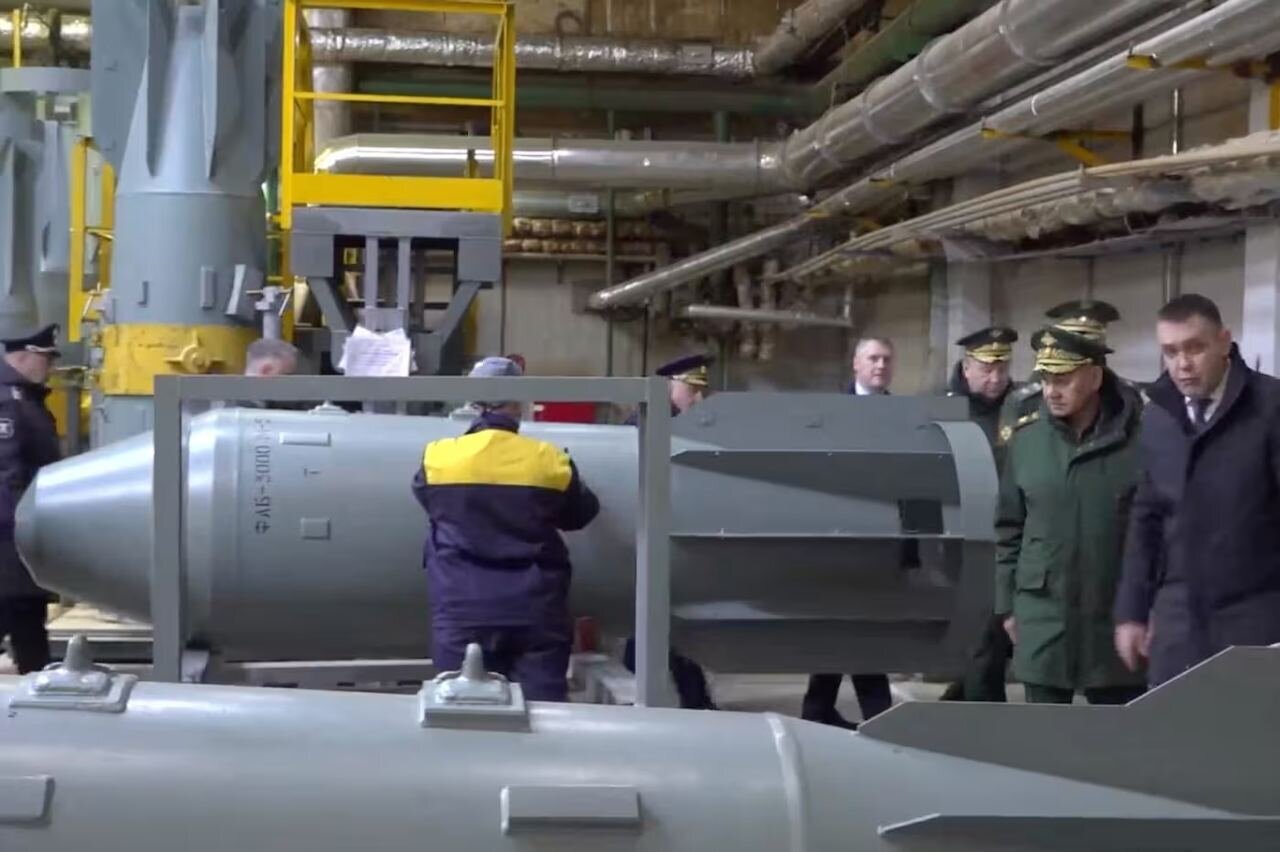 عکس | وحشت اوکراینیها از بمب وحشتناک روسی عکس | وحشت اوکراینیها از بمب وحشتناک روسی