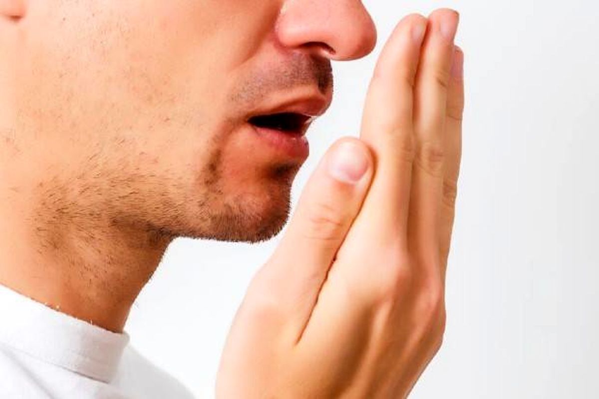 علت بوی بد دهان در صبح و روش های درمان آن