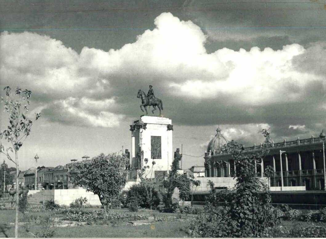 عکس | تصاویر جالب از میدان توپخانه ۷۷ سال قبل عکس | تصاویر جالب از میدان توپخانه ۷۷ سال قبل