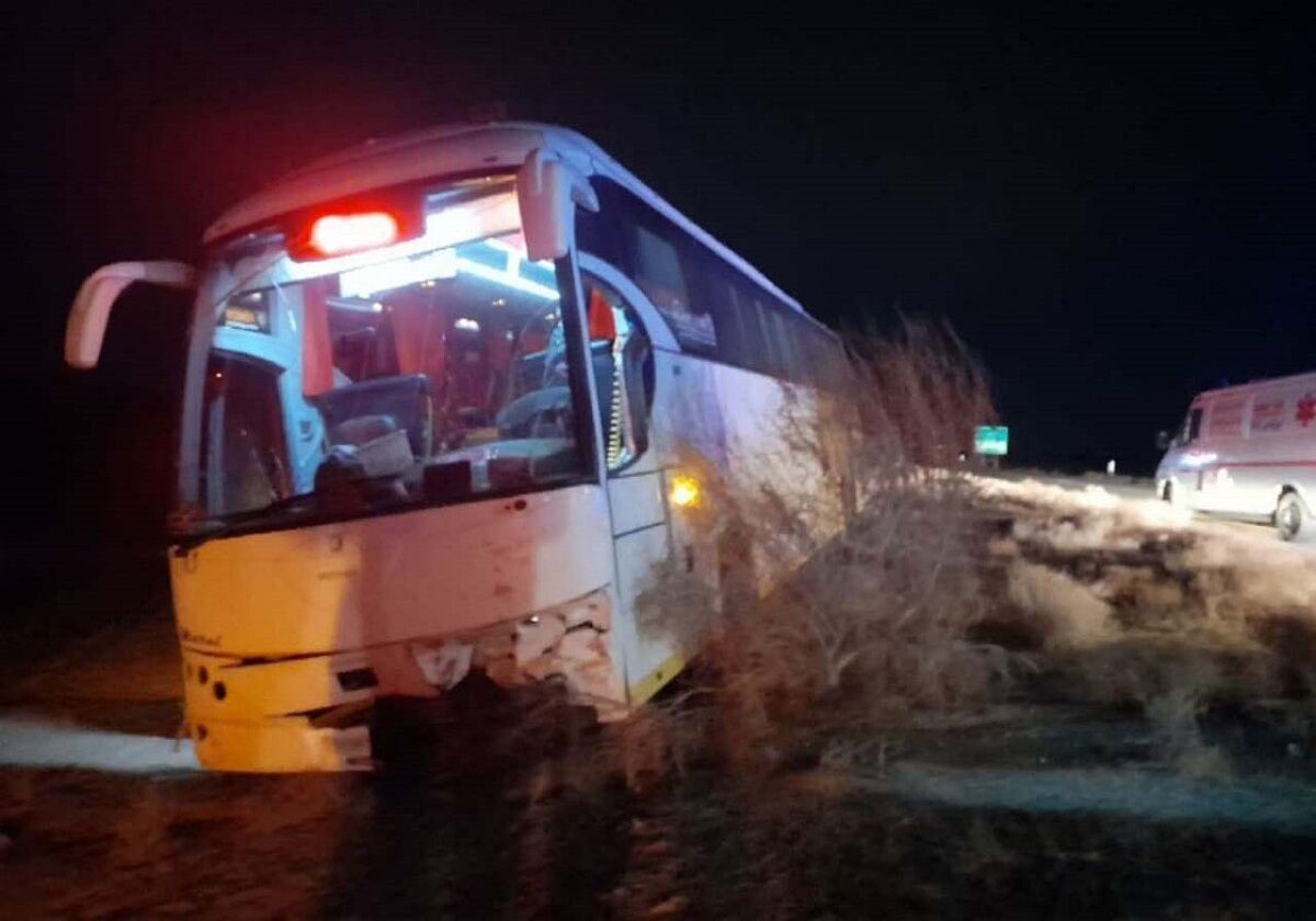 حادثه خونین برای اتوبوس در سیرجان ۹نفر را راهی بیمارستان کرد