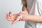 بی‌حسی دست‌ها پس از بیدار شدن از خواب خطرناک است؟