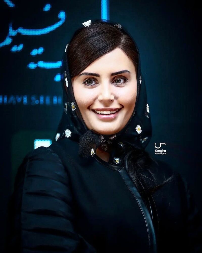 عکس | روسری سر کردن جذاب و به روز الناز شاکردوست! عکس | روسری سر کردن جذاب و به روز الناز شاکردوست!