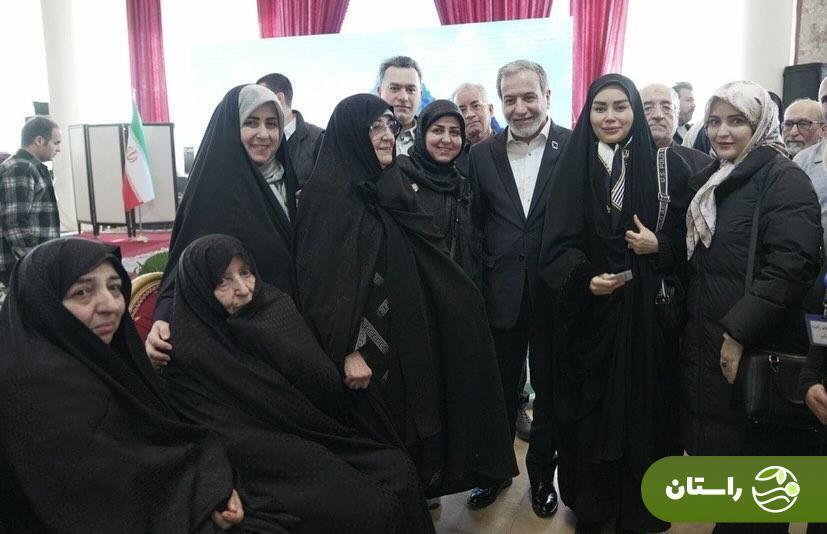 عکس | همسر جوان عباس عراقچی وزیر امور خارجه را در کنار او ببینید!