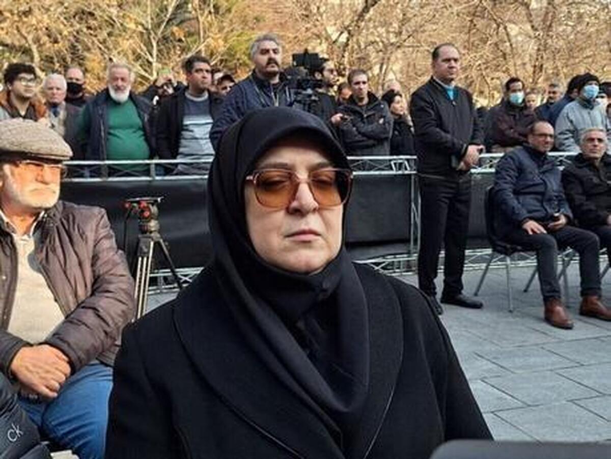 حضور سخنگوی دولت در مراسم تشییع ژاله علو!