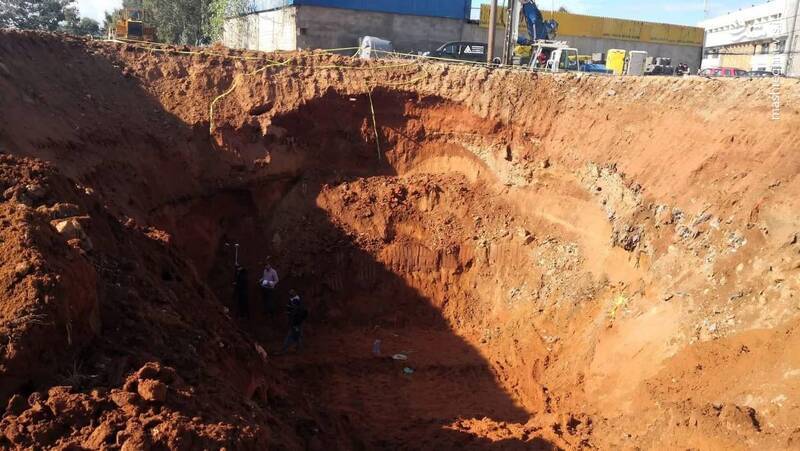 عکس | آماده سازی محل دفن سیدحسن نصرالله عکس | آماده سازی محل دفن سیدحسن نصرالله