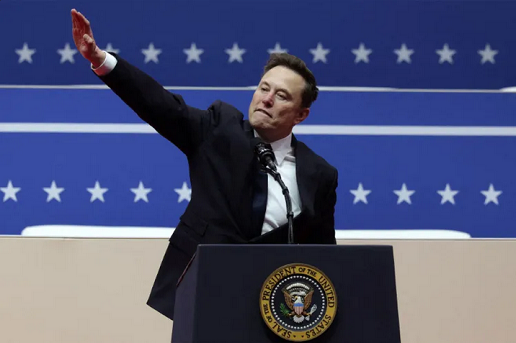 عکس | رفتار جنجالی ایلان ماسک در مراسم تحلیف ترامپ؛ موج انتقادات با تشبیه به هیتلر