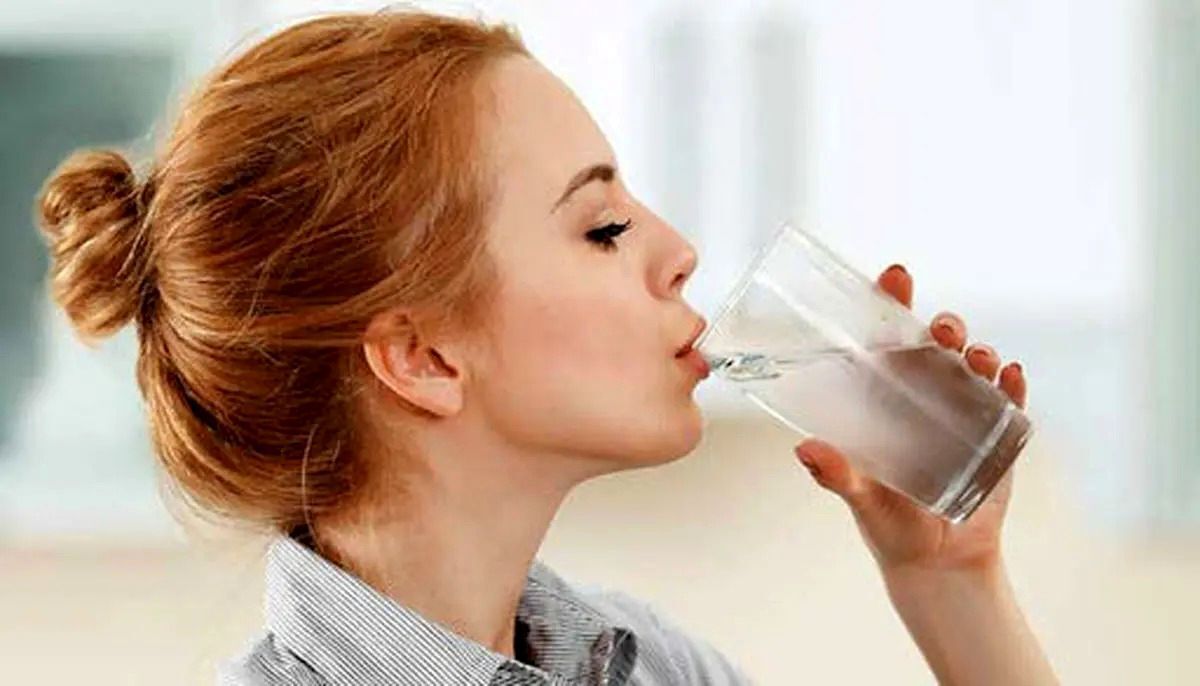 نوشیدن آب در طول روز به کاهش وزن کمک می‌کند؟