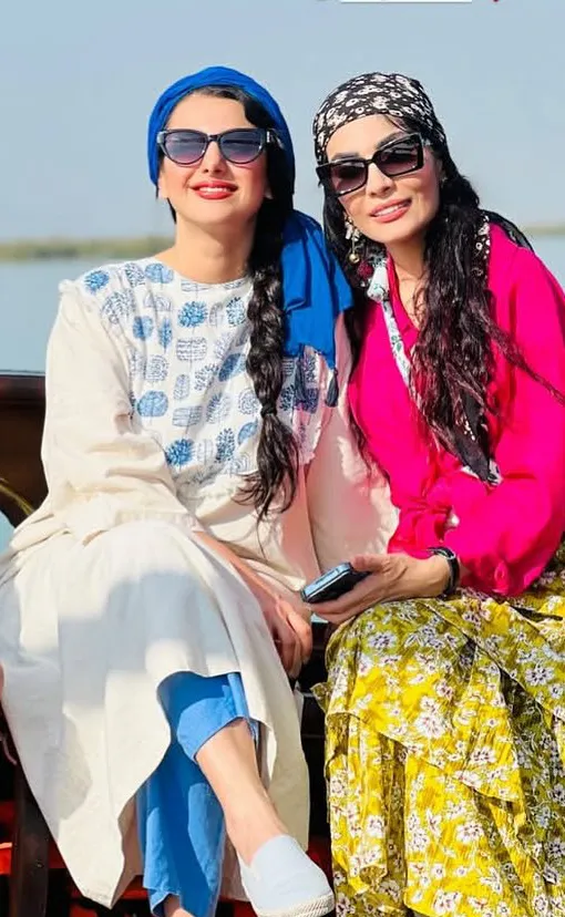 عکس | استایل جذاب و خیره کننده صحرا اسداللهی و جوانه دلشاد در سفر به قشم عکس | استایل جذاب و خیره کننده صحرا اسداللهی و جوانه دلشاد در سفر به قشم