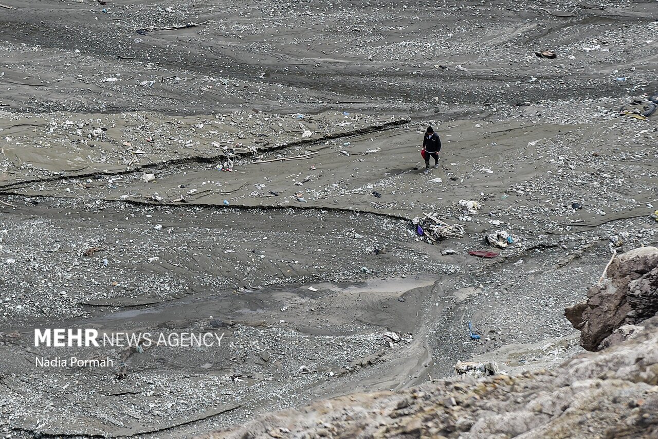 عکس | چیزی به خشک شدن سد کرج نمانده! عکس | چیزی به خشک شدن سد کرج نمانده!