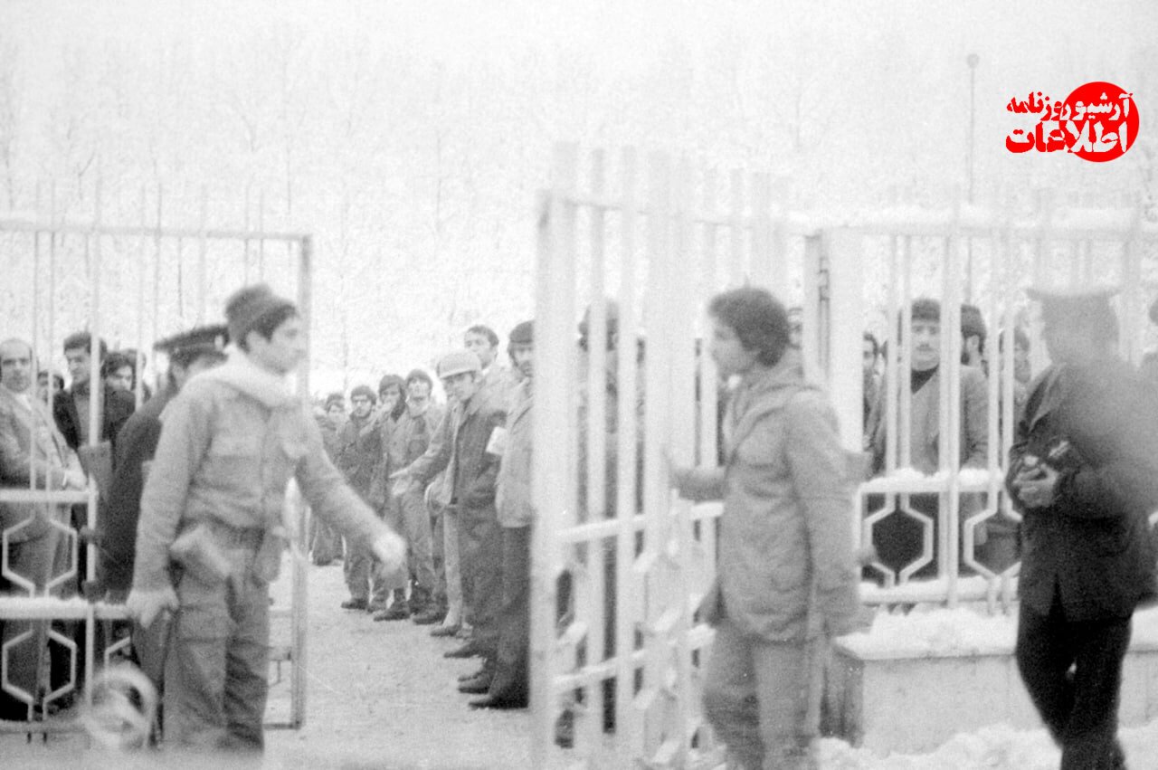 عکس | به ایران قدیم؛ عکس خاطره‌انگیز عقد دو پرستار بیمارستان قلب در حضور امام (ره)