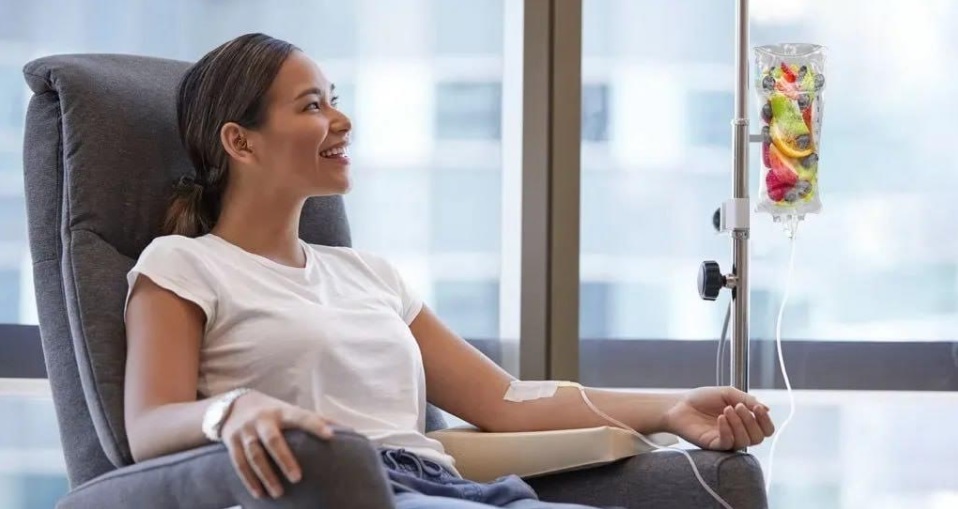 مقایسه سرم تراپی در منزل و بیمارستان؛ کدام گزینه برای بیماران مناسبتر است؟ مقایسه سرم تراپی در منزل و بیمارستان؛ کدام گزینه برای بیماران مناسبتر است؟