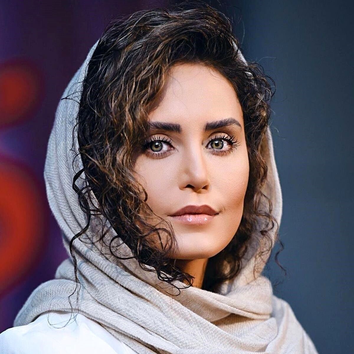 عکس | الناز شاکردوست با چادر گل گلی!