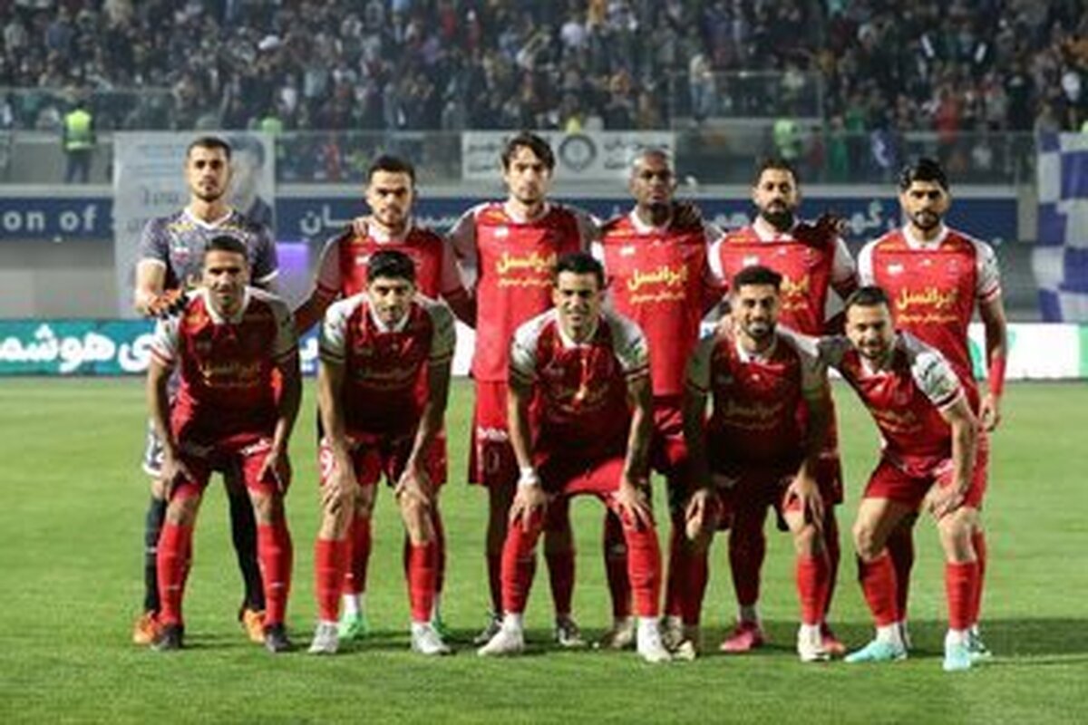 کاپیتان تیم فوتبال پرسپولیس به میدان می‌رود