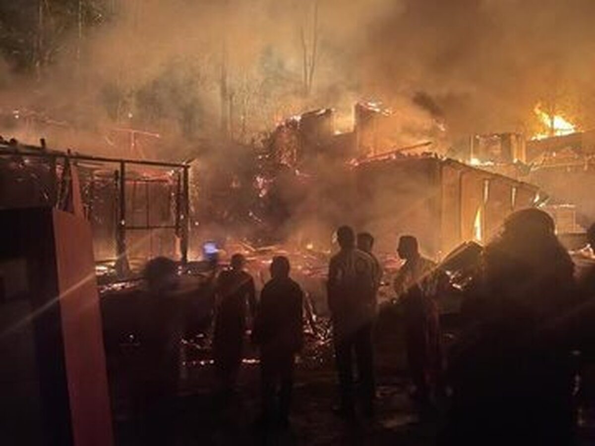 آتش‌سوزی مهیب در گیلان | خسارت سنگین به ۱۰۰ واحد تجاری و مسکونی