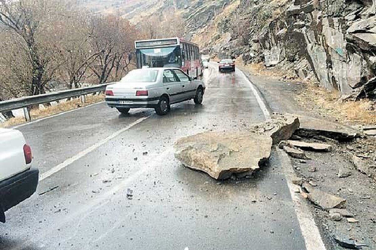 خبر بد برای مسافران شمال | خطر ریزش سنگ در جاده چالوس