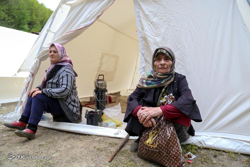 خبر تلخ از چادرنشینی مردم این منطقه | گرفتاری بیخانمانهای امامزاده ابراهیم + عکس خبر تلخ از چادرنشینی مردم این منطقه | گرفتاری بیخانمانهای امامزاده ابراهیم + عکس