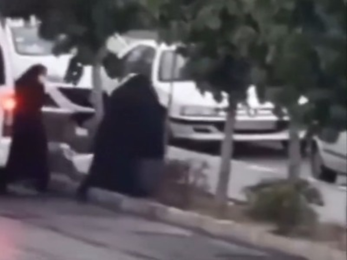 ویدیو | ماجرای پوشاندن یک زن با پتو توسط گشت ارشاد چه بود؟