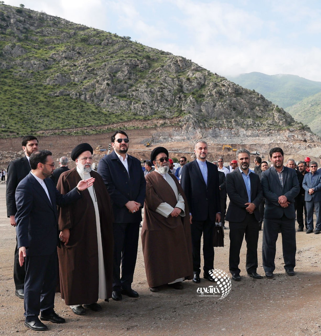 آخرین عکس منتشره از ابراهیم رئیسی پیش از وقوع حادثه |  تیمهای امدادی به حوالی معدن مس سنگون رسیدند آخرین عکس منتشره از ابراهیم رئیسی پیش از وقوع حادثه |  تیمهای امدادی به حوالی معدن مس سنگون رسیدند
