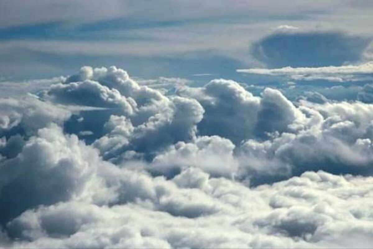 ویدیو | لحظه عجیب و دیده نشده از فرود آمدن ابرهای بارور روی زمین