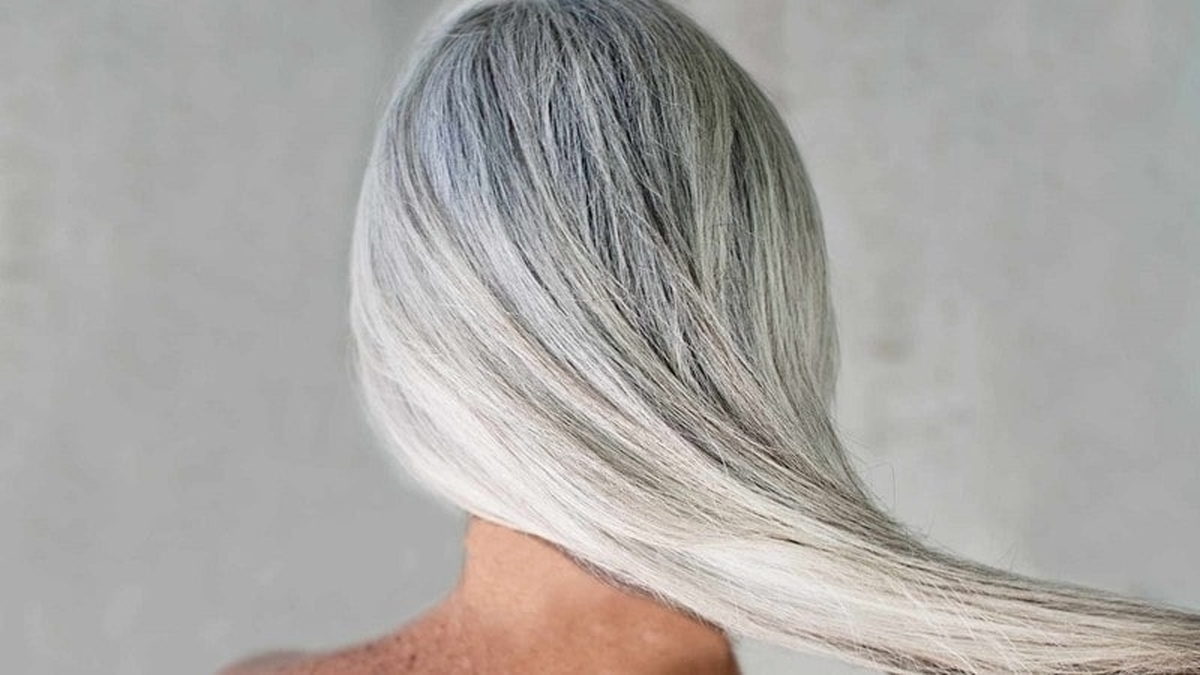 ارتباط سفیدی مو و بیشتر شدن مو‌های سفید با کندن آن | علت سفید شدن مو‌های سر