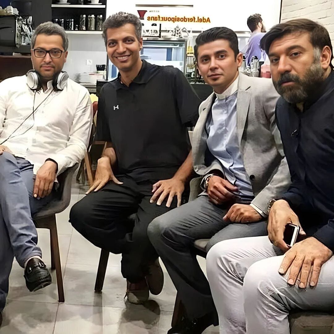 عکس | تصویری از دورهمی عادل فردوسی پور با علی انصاریان و میناوند