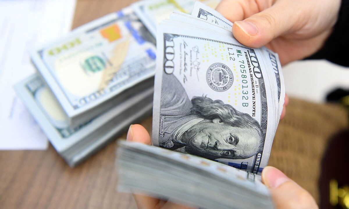 دلار در سراشیبی | خریداران ارز پر کشیدند | علت چیست؟