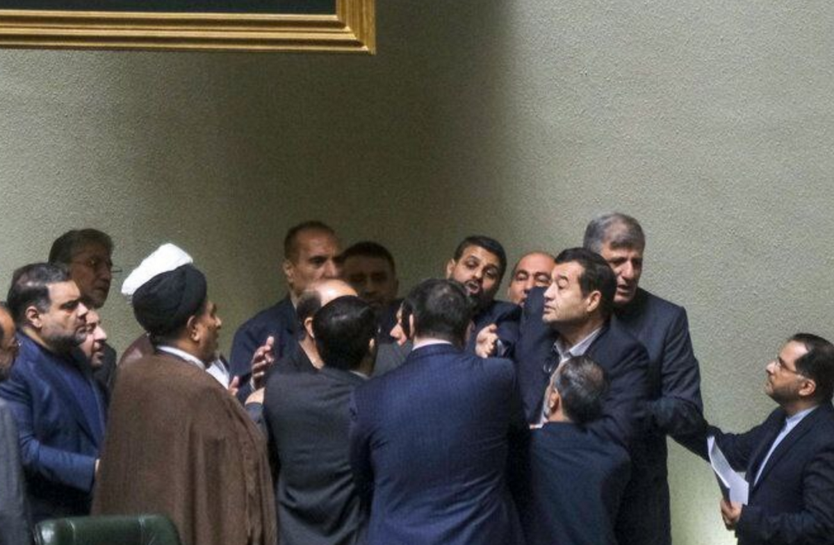 مجلس میدان جنگ شد | چه اتفاقی افتاد؟
