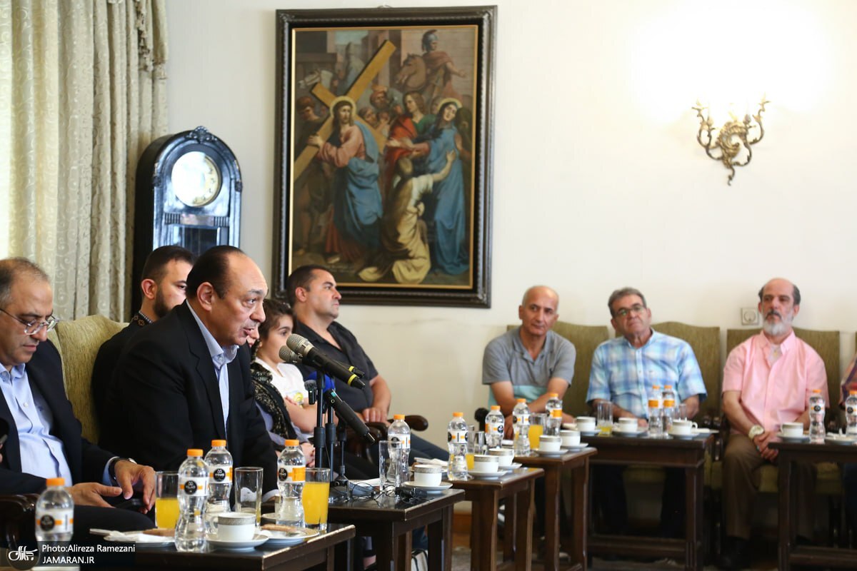 عکس | برگزاری مراسم بزرگداشت امام خمینی (ره) در کلیسای «سرکیس مقدس»