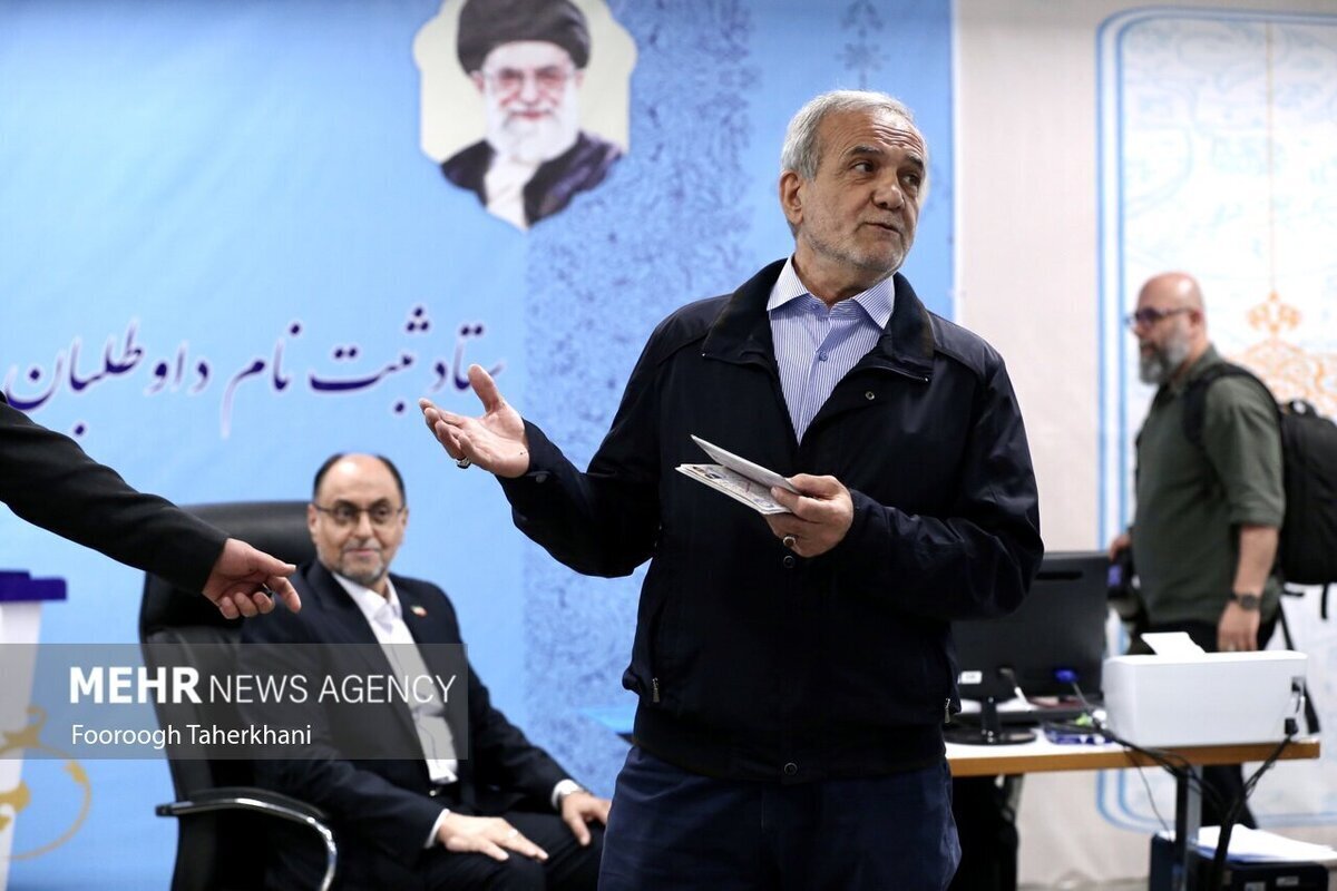عکس | مسعود پزشکان با دخترش به ستاد انتخابات آمد!