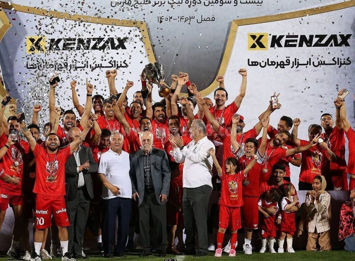 ویدیو | پرسپولیسی‌ها بعد از قهرمانی در اتوبوس غوغا کردند | مدافع سرخ پوش بلند شد