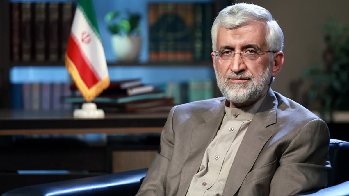 عکس | سعید جلیلی با تبلت لاکچری‌اش سوژه شبکه‌های اجتماعی شد