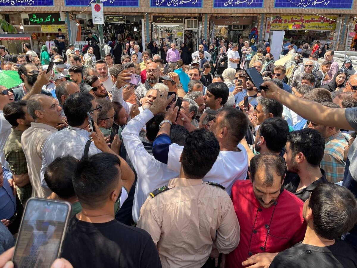 ویدیو | حضور محمود احمدی نژاد در بازار تهران غوغا برپا کرد