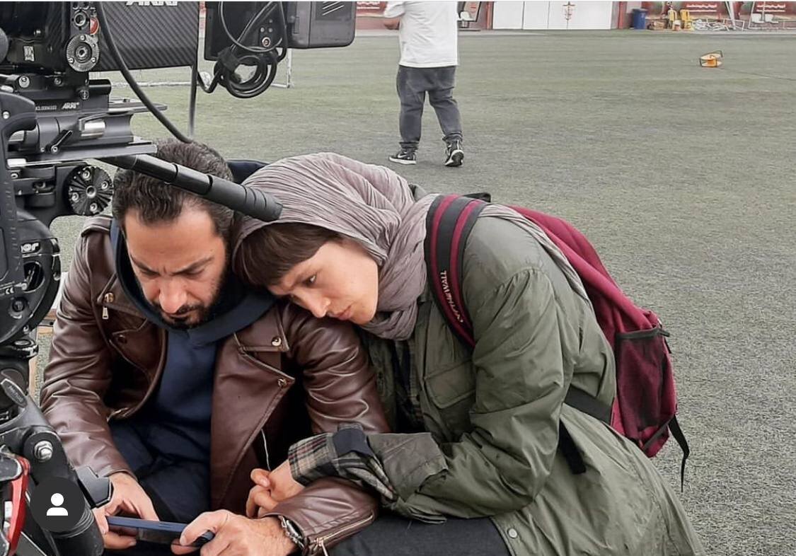 عکس | ژست عاشقانه این دو بازیگر در پشت صحنه خبرساز شد!