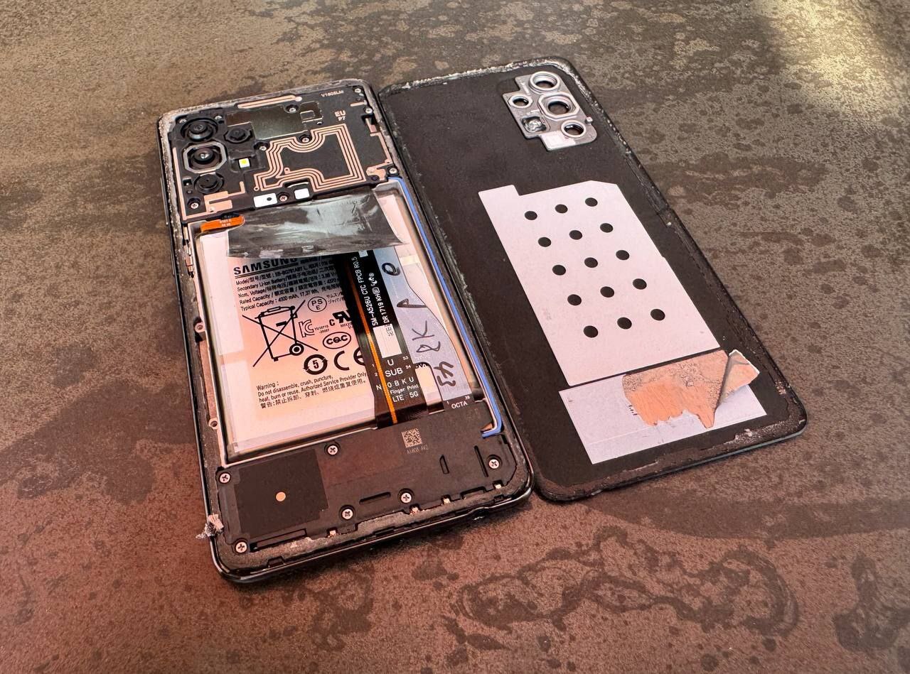 عکس | موبایل مالک تلگرام بر اثر گرمای دوبی ذوب شد!